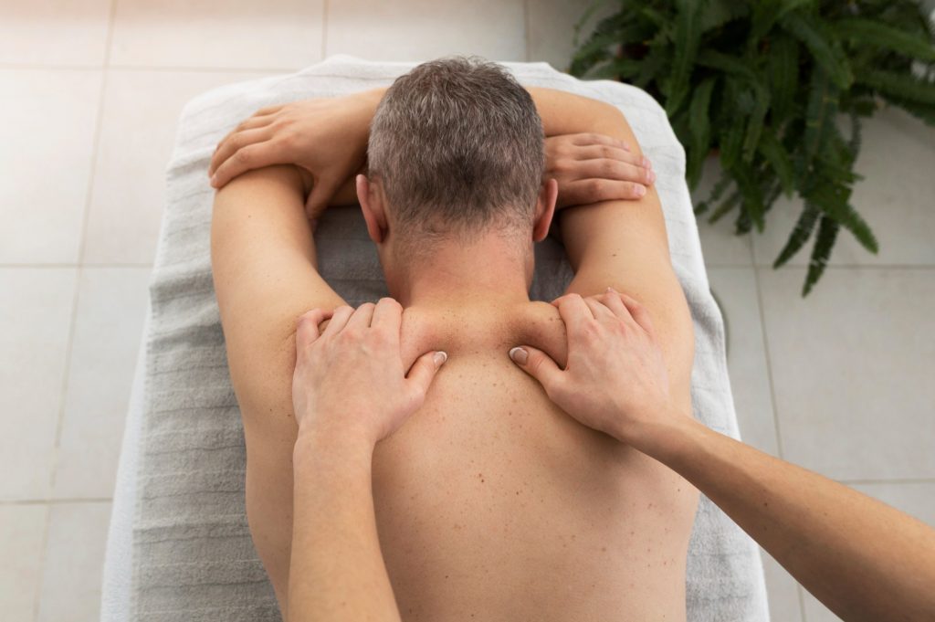Massage Services in Multan – Experience a relaxing shoulder massage by expert therapists in a tranquil spa setting.